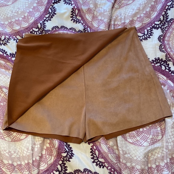 F21 - Tan Suede Skort - 2X - Picture 2 of 4